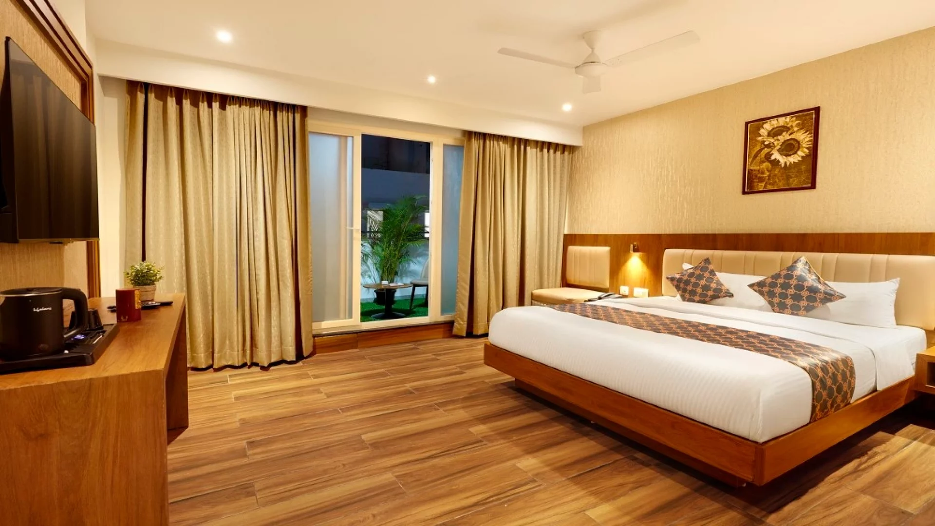 Liza Royale Hotel