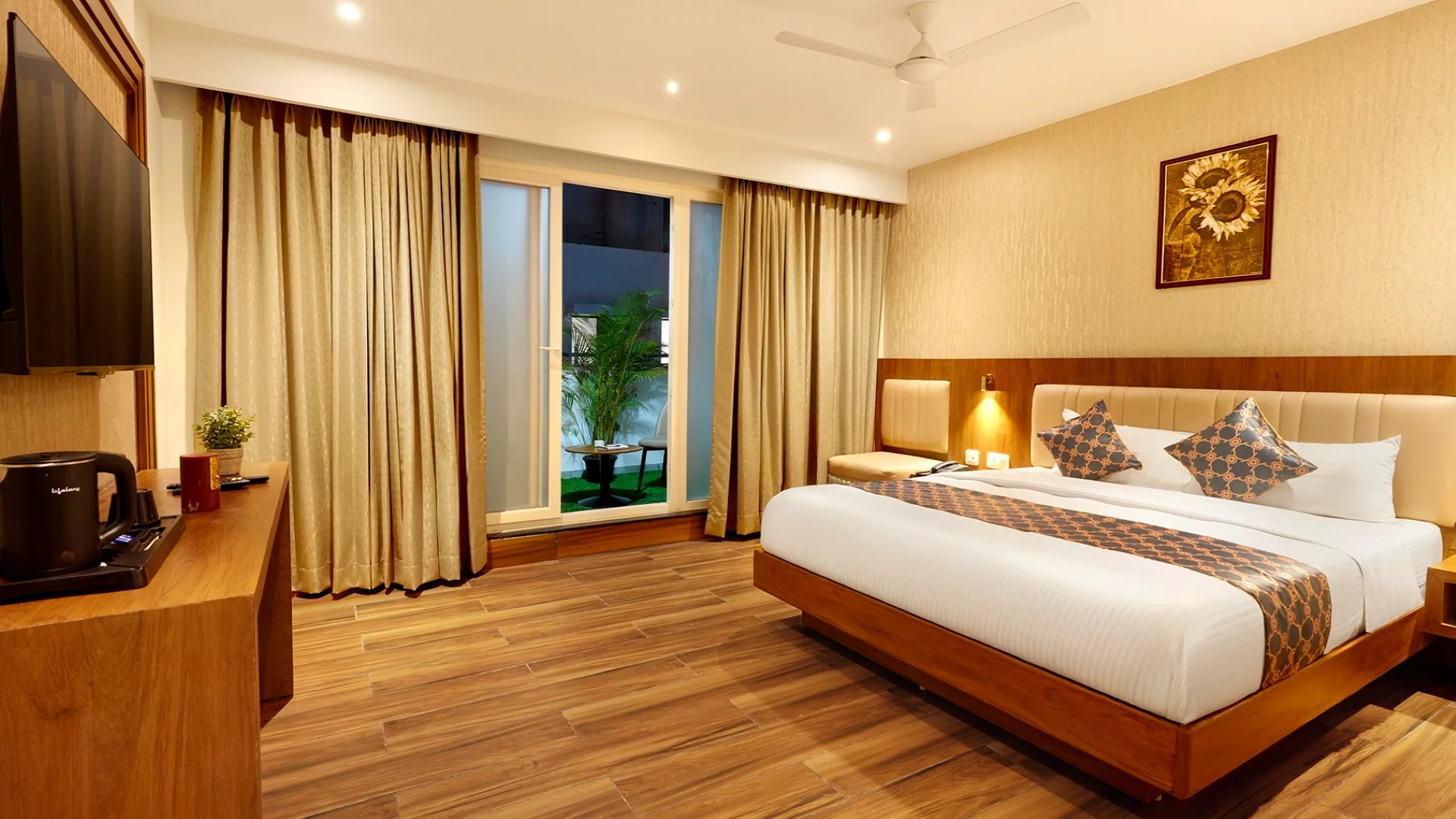 Liza Royale Hotel