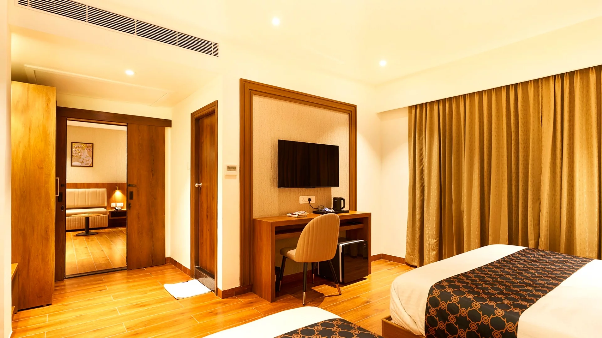 Liza Royale Hotel